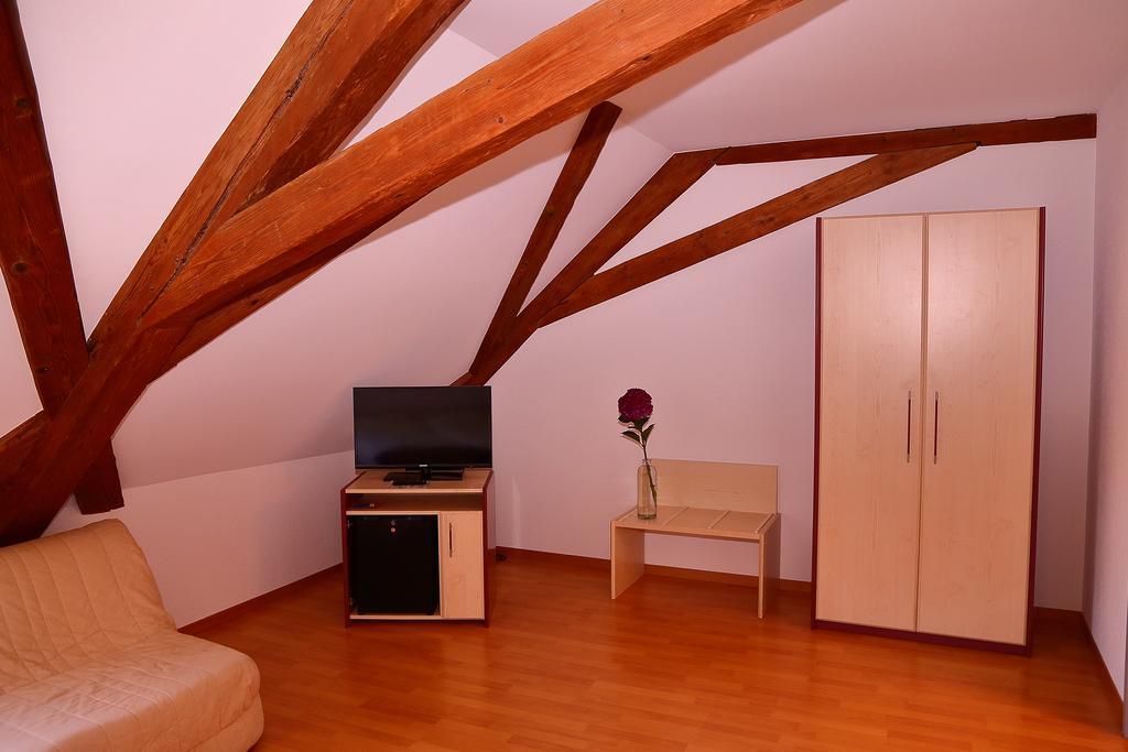 Hotel-Rotisserie La Tour Rouge Delémont Dış mekan fotoğraf